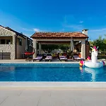 Lorema-pet Friendly On 5000 Sqm Garden,pool, Jacuzzi, Billiard&ps5