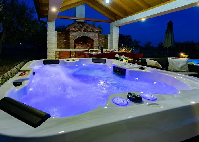 Villa Lorema-pet Friendly On 5000 Sqm Garden,pool, Jacuzzi, Billiard&ps5