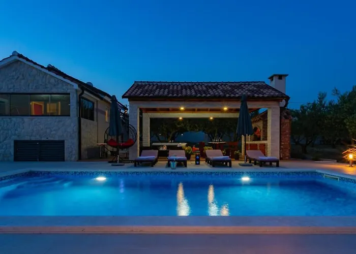 Lorema-pet Friendly On 5000 Sqm Garden,pool, Jacuzzi, Billiard&ps5 * Sveti Filip i Jakov