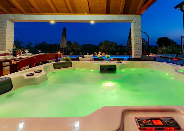 Villa Lorema-pet Friendly On 5000 Sqm Garden,pool, Jacuzzi, Billiard&ps5