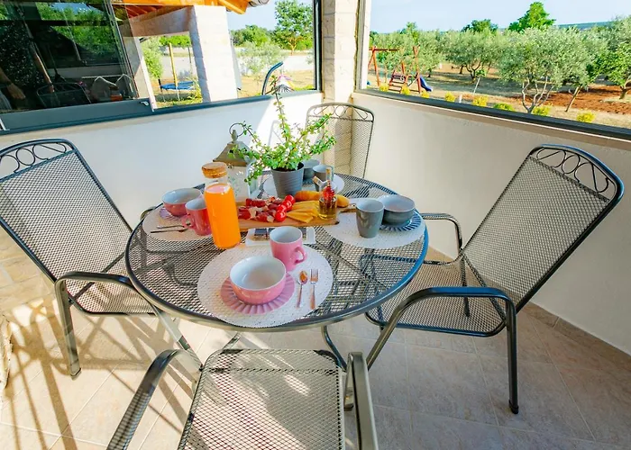 Villa Lorema-pet Friendly On 5000 Sqm Garden,pool, Jacuzzi, Billiard&ps5 *