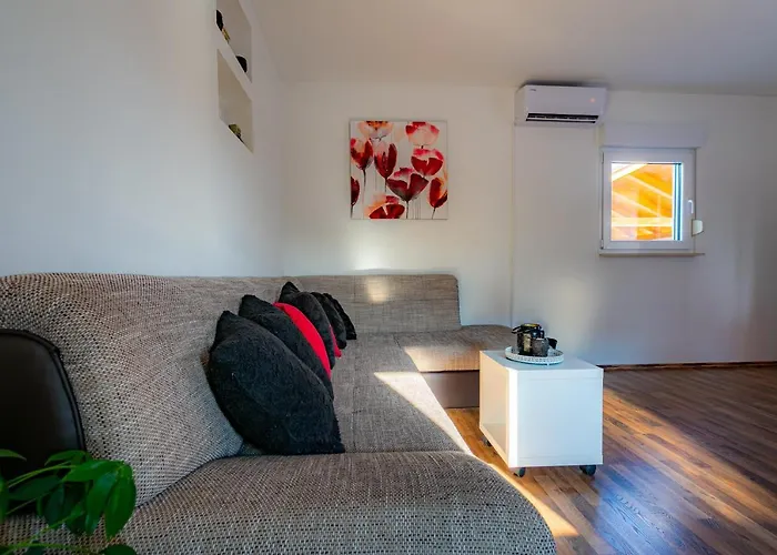 Villa Lorema-pet Friendly On 5000 Sqm Garden,pool, Jacuzzi, Billiard&ps5