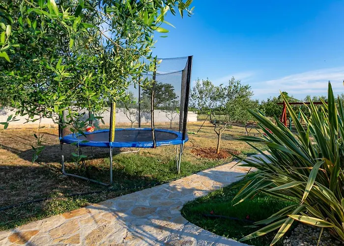 Lorema-pet Friendly On 5000 Sqm Garden,pool, Jacuzzi, Billiard&ps5 Villa