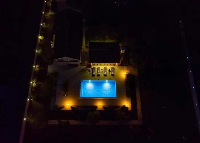 Lorema-pet Friendly On 5000 Sqm Garden,pool, Jacuzzi, Billiard&ps5 Villa