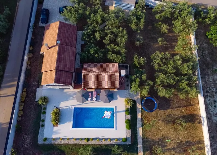 Lorema-pet Friendly On 5000 Sqm Garden,pool, Jacuzzi, Billiard&ps5