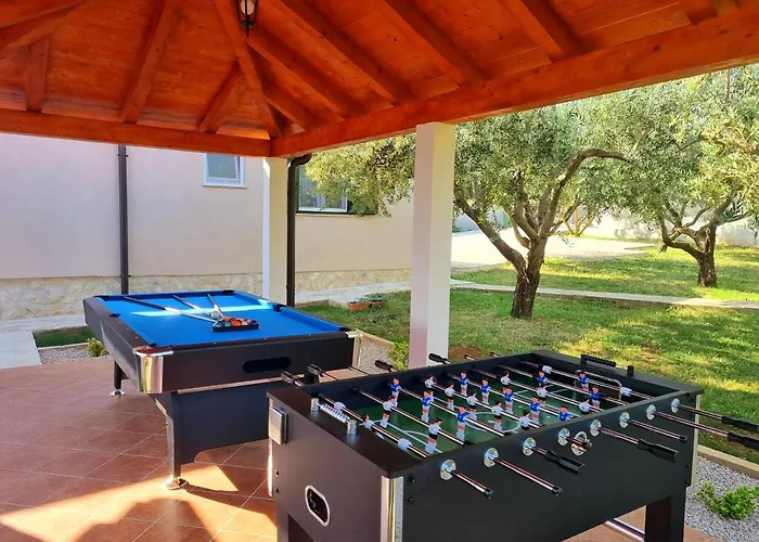 Lorema-pet Friendly On 5000 Sqm Garden,pool, Jacuzzi, Billiard&ps5 * Sveti Filip i Jakov