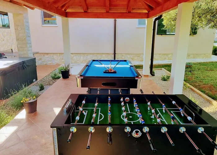 Lorema-pet Friendly On 5000 Sqm Garden,pool, Jacuzzi, Billiard&ps5 Villa *