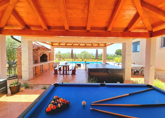 Lorema-pet Friendly On 5000 Sqm Garden,pool, Jacuzzi, Billiard&ps5 Villa Sveti Filip i Jakov
