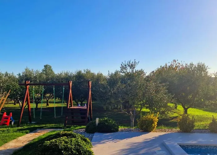 Villa Lorema-pet Friendly On 5000 Sqm Garden,pool, Jacuzzi, Billiard&ps5 *