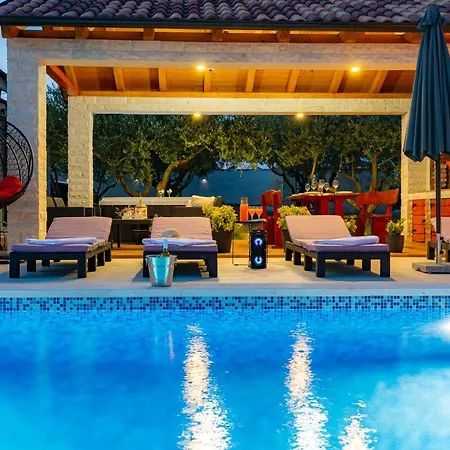Vila Lorema-pet Friendly On 5000 Sqm Garden,pool, Jacuzzi, Billiard&ps5 *