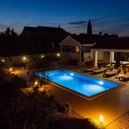 Vila Lorema-pet Friendly On 5000 Sqm Garden,pool, Jacuzzi, Billiard&ps5