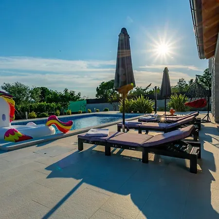 Lorema-pet Friendly On 5000 Sqm Garden,pool, Jacuzzi, Billiard&ps5 Villa Sveti Filip i Jakov