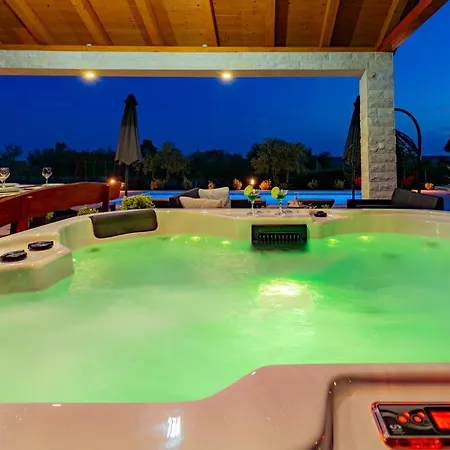 Vila Lorema-pet Friendly On 5000 Sqm Garden,pool, Jacuzzi, Billiard&ps5