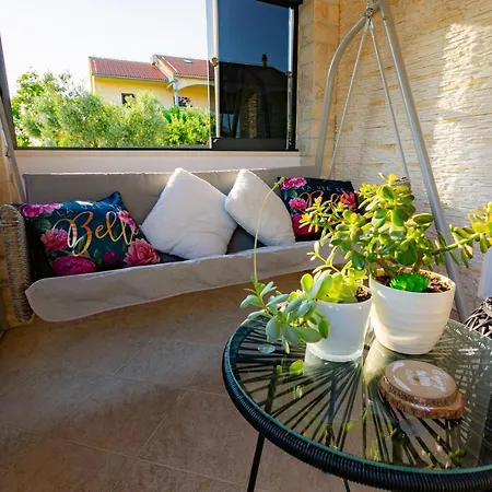 Lorema-pet Friendly On 5000 Sqm Garden,pool, Jacuzzi, Billiard&ps5 Vila *