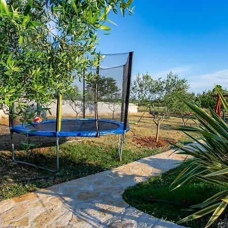 Lorema-pet Friendly On 5000 Sqm Garden,pool, Jacuzzi, Billiard&ps5 Vila