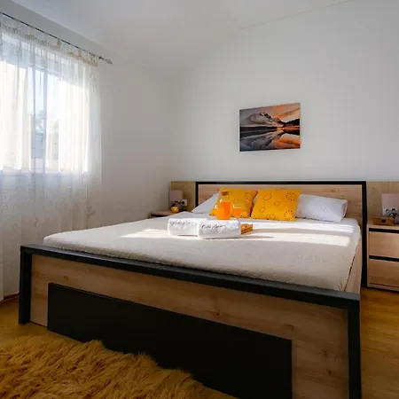 Lorema-pet Friendly On 5000 Sqm Garden,pool, Jacuzzi, Billiard&ps5 Sveti Filip i Jakov