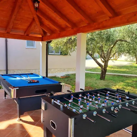 Lorema-pet Friendly On 5000 Sqm Garden,pool, Jacuzzi, Billiard&ps5 * Sveti Filip i Jakov