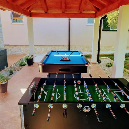 Lorema-pet Friendly On 5000 Sqm Garden,pool, Jacuzzi, Billiard&ps5 Vila *