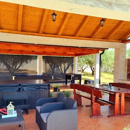 Vila Lorema-pet Friendly On 5000 Sqm Garden,pool, Jacuzzi, Billiard&ps5 Sveti Filip i Jakov