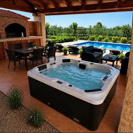 Lorema-pool,jacuzzi&5600 Sqm Gated Estate *