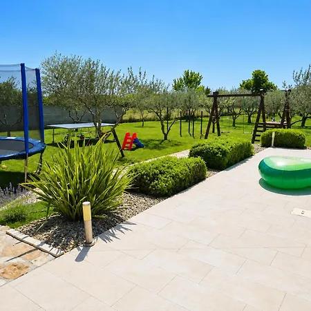 Lorema-pool,jacuzzi&5600 Sqm Gated Estate Vila