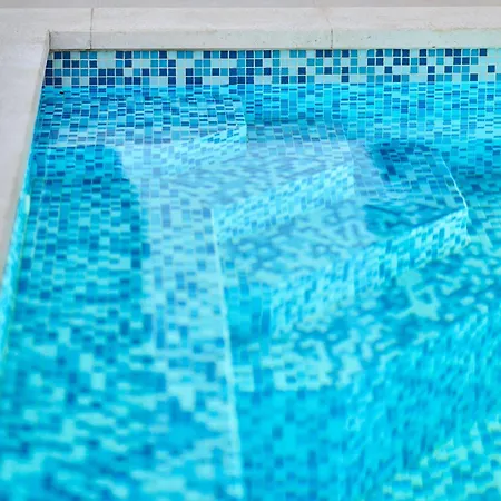 Lorema-pool,jacuzzi&5600 Sqm Gated Estate Vila *
