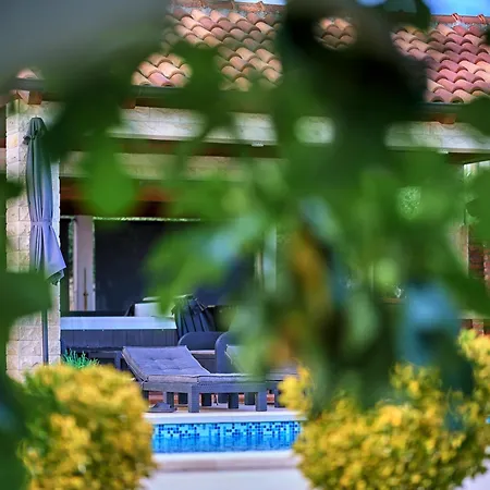 Lorema-pool,jacuzzi&5600 Sqm Gated Estate Vila *