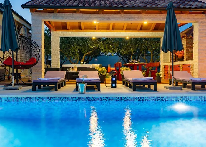 Вилла Lorema-pet Friendly On 5000 Sqm Garden,pool, Jacuzzi, Billiard&ps5 *