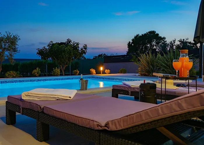Lorema-pet Friendly On 5000 Sqm Garden,pool, Jacuzzi, Billiard&ps5 *