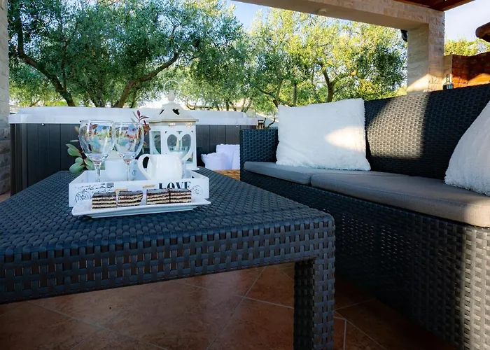 Lorema-pet Friendly On 5000 Sqm Garden,pool, Jacuzzi, Billiard&ps5