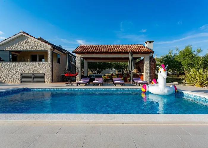 Lorema-pet Friendly On 5000 Sqm Garden,pool, Jacuzzi, Billiard&ps5