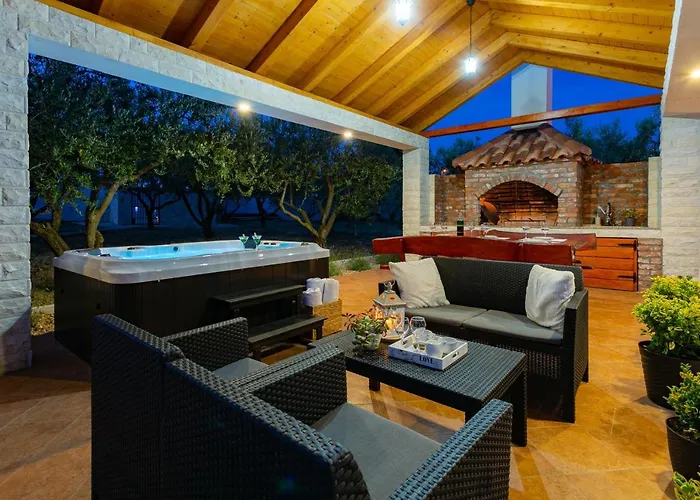 Lorema-pet Friendly On 5000 Sqm Garden,pool, Jacuzzi, Billiard&ps5 Свети-Филип-и-Яков