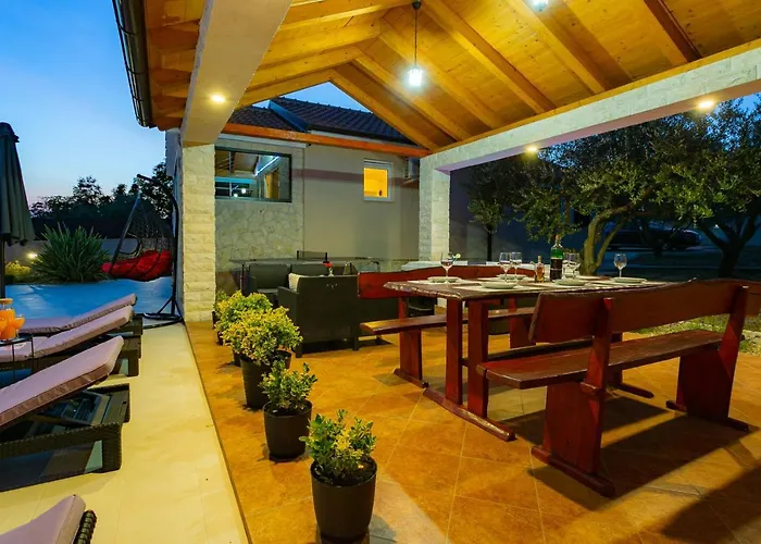 Вилла Lorema-pet Friendly On 5000 Sqm Garden,pool, Jacuzzi, Billiard&ps5 Свети-Филип-и-Яков